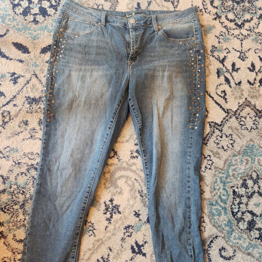 Seven7 jeans in like-new condition, size 18